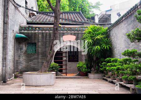 Ein runder Eingang innerhalb des sechs banyan Tree Tempels in Guangzhou China in der Provinz Guangdong. Stockfoto