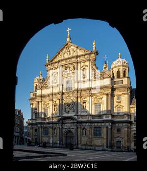 Antwerpen, Belgien - 14. Mai 2020: Außenansicht der Sint-Carolus Borromeus Kirche im Zentrum von Antwerpen. Stockfoto