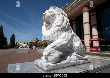 Manchester, Großbritannien. Mai 2020. Das Bild zeigt eine Statue eines Löwen im INTU Trafford Centre in Manchester, die Details darüber veröffentlicht hat Stockfoto