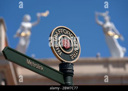 Manchester, Großbritannien. Mai 2020. Das Bild zeigt ein Schild am INTU Trafford Centre in Manchester, das Details darüber veröffentlicht hat, wie es sicher geht Stockfoto