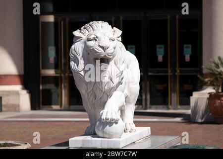 Manchester, Großbritannien. Mai 2020. Das Bild zeigt eine Statue eines Löwen im INTU Trafford Centre in Manchester, die Details darüber veröffentlicht hat Stockfoto