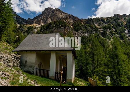 Französische ikonische Berglandschaft in den Alpen Stockfoto