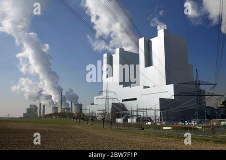 Kraftwerk Neurath Boa 2 & 3, bei Grevenbroich, Deutschland: Ein modernes Braunkohlekraftwerk der RWE, eröffnet 2012. Stockfoto