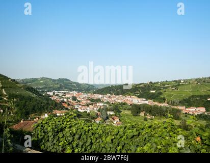 Eine urbane Landschaft der Langhe Ort: Santo Stefano Belbo, Piemont - Italien Stockfoto