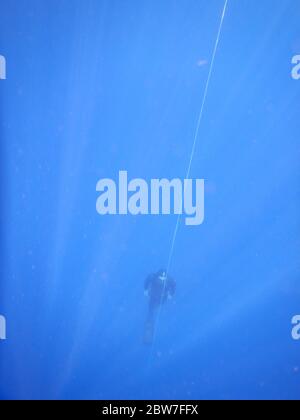 Sie tauchen in das Meer bei Noli, Ligurien - Italien Stockfoto