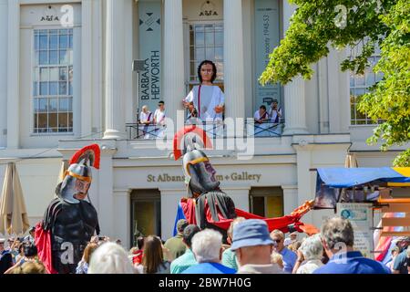 Die Alban-Wallfahrt, ein jährliches Fest, das Alban, Großbritanniens ersten Heiligen, feiert, indem er seine letzte Reise zur Hinrichtung und zum Martyrium nachstellt. Stockfoto