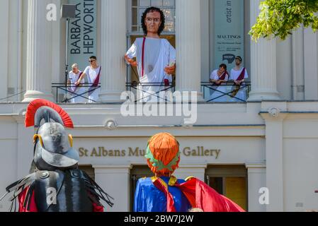 Die Alban-Wallfahrt, ein jährliches Fest, das Alban, Großbritanniens ersten Heiligen, feiert, indem er seine letzte Reise zur Hinrichtung und zum Martyrium nachstellt. Stockfoto