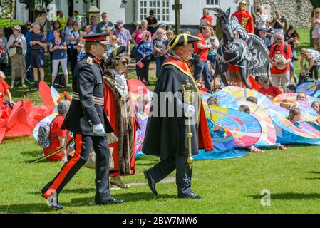 Der Lord-Lieutenant von Hertfordshire und andere Ehrengäste bei der Alban Pilgrimage, einem Fest, das Alban, Großbritanniens ersten Heiligen, feiert. Stockfoto