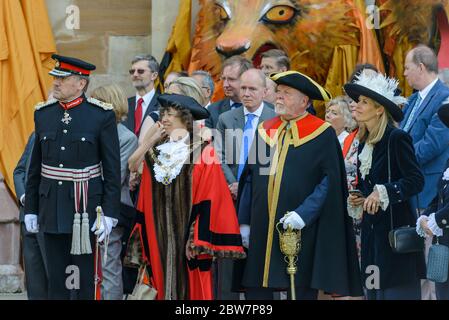 Der Lord-Lieutenant von Hertfordshire und andere Ehrengäste bei der Alban Pilgrimage, einem Fest, das Alban, Großbritanniens ersten Heiligen, feiert. Stockfoto