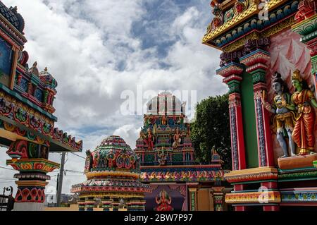 Ein alter Hindu-Tempel auf der Insel Mauritius. Mauritius, ein Inselstaat im Indischen Ozean, ist bekannt für seine Strände Lagunen und Riffe. Stockfoto