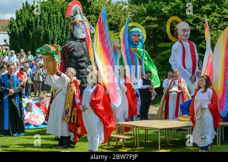 Der Verehrer Dr. Jeffrey John, Dekan von St. Albans bei der Alban-Pilgerfahrt 2019, einem jährlichen Fest, das Alban, Großbritanniens erster Heiliger, feiert. Stockfoto