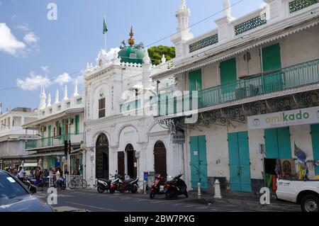 PORT LOUIS/ MAURITIUS - 16. AUGUST 2018: Minarett der Königin Masjid Moschee in der Queen Street in Port Louis, Mauritius. Stockfoto