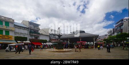 POINTE-A-PITRE/GUADELOUPE - 5. JANUAR 2019: Zentralmarkt in Pointe-a-Pitre, im französischen Überseedepartement von Guadeloupe. Zentraler Markt - auch Stockfoto