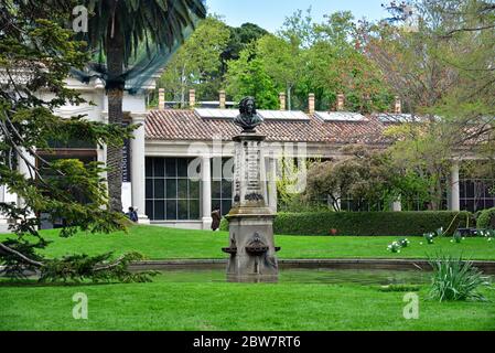 Madrid, Spanien - 11. April 2019: Touristen besuchen den Königlichen Botanischen Garten in Madrid, Spanien Stockfoto