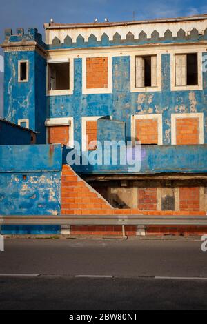 Ein altes Haus, das in der Rua da Praia in Porto, Portugal, abgerissen werden soll Stockfoto