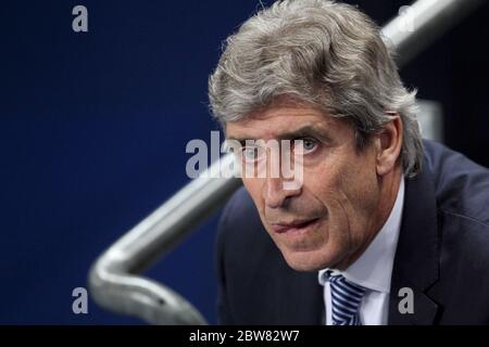 MANCHESTER, ENGLAND - Manchester City Manager Manuel Pellegrini während der UEFA Champions League-Runde 16 1. Etappe zwischen Manchester City und FC Barcelona im Etihad Stadium, Manchester am Dienstag, 24. Februar 2015. Stockfoto