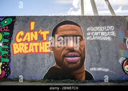 Berlin, Deutschland. Mai 2020. Ein Graffiti des Künstlers EME Freethinker mit der Schrift ''I Can't Breathe'' und dem Porträt von George Floyd ist Tage nach seinem Tod im Berliner Mauerpark zu sehen. Floyd, ein afroamerikanischer Mann von Minnesota starb nach einem Minneapolis Polizeibeamten, kniete auf Floyds Hals für einige Minuten, bis er nicht reagierte. Quelle: Jan Scheunert/ZUMA Wire/Alamy Live News Stockfoto