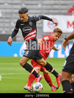 München, Deutschland, 30. Mai 2020, Alfredo MORALES (D) Leon GORETZKA (M) beim Spiel 1.Bundesliga FC BAYERN MÜNCHEN - FORTUNA DÜSSELDORF in der Saison 2019/2020 am 29.Spieltag. Foto: © Peter Schatz / Alamy Live News / Frank Hörmann/Sven Simon/Pool - DFL-BESTIMMUNGEN VERBIETEN DIE VERWENDUNG VON FOTOS als BILDSEQUENZEN und/oder QUASI-VIDEO - Nationale und internationale Nachrichtenagenturen DÜRFEN NUR redaktionell verwendet werden Stockfoto