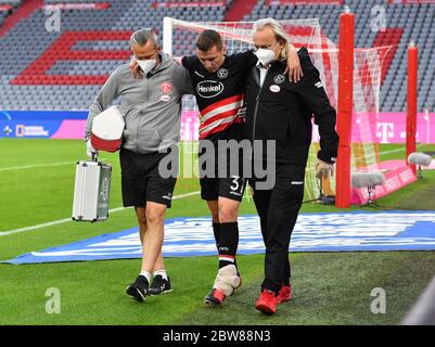 München, Deutschland, 30. Mai 2020, Marcel SOBOTTKA, D 31 Verletzung beim Spiel 1.Bundesliga FC BAYERN MÜNCHEN - FORTUNA DÜSSELDORF in der Saison 2019/2020 am 29.Spieltag. Foto: © Peter Schatz / Alamy Live News / Frank Hörmann/Sven Simon/Pool - DFL-BESTIMMUNGEN VERBIETEN DIE VERWENDUNG VON FOTOS als BILDSEQUENZEN und/oder QUASI-VIDEO - Nationale und internationale Nachrichtenagenturen DÜRFEN NUR redaktionell verwendet werden Stockfoto