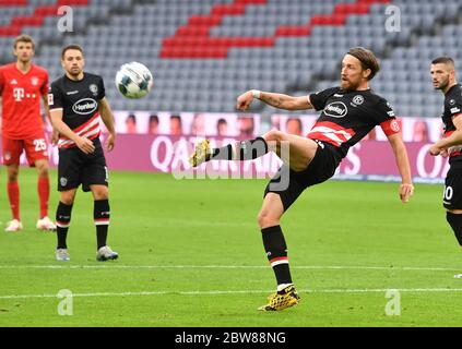 München, Deutschland, 30. Mai 2020, Adam BODZEK, D 13 beim Spiel 1.Bundesliga FC BAYERN MÜNCHEN - FORTUNA DÜSSELDORF in der Saison 2019/2020 am 29.Spieltag. Foto: © Peter Schatz / Alamy Live News / Frank Hörmann/Sven Simon/Pool - DFL-BESTIMMUNGEN VERBIETEN DIE VERWENDUNG VON FOTOS als BILDSEQUENZEN und/oder QUASI-VIDEO - Nationale und internationale Nachrichtenagenturen DÜRFEN NUR redaktionell verwendet werden Stockfoto