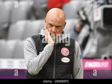 München, Deutschland, 30. Mai 2020, Uwe RÖSLER, DUS-Headcoach, Teamchef, beim Spiel 1.Bundesliga FC BAYERN MÜNCHEN - FORTUNA DÜSSELDORF in der Saison 2019/2020 am 29.Spieltag. Foto: © Peter Schatz / Alamy Live News / Frank Hörmann/Sven Simon/Pool - DFL-BESTIMMUNGEN VERBIETEN DIE VERWENDUNG VON FOTOS als BILDSEQUENZEN und/oder QUASI-VIDEO - Nationale und internationale Nachrichtenagenturen DÜRFEN NUR redaktionell verwendet werden Stockfoto