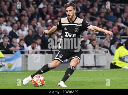 LONDON, ENGLAND - 30. APRIL 2019: Joel Veltman von Ajax im Bild während der ersten Etappe des Halbfinalspiels der UEFA Champions League 2018/19 zwischen Tottenham Hotspur (England) und AFC Ajax (Niederlande) im Tottenham Hotspur Stadium. Stockfoto