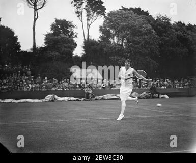 Großbritannien gegen Frankreich Damen Tennisspiel in Eastbourne Mme Vaussard im Spiel. 17 Juni 1927 Stockfoto