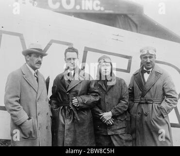 COM Byrd 's Versuch, den Atlantik zu fliegen . Von links nach rechts: Com Byrd , LT C Neville ( Funknetzbetreiber ) und Herr Bert Acosta ( Navigator ) . 24 Juni 1927 Stockfoto