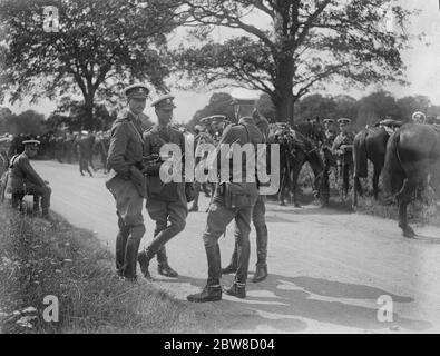 Militärische Operationen in Fox Hills, Aldershot. Prinz Henry . 27. August 1924 Prinz Henry, Herzog von Gloucester und Sohn von König George V und Königin Maria von Teck Stockfoto