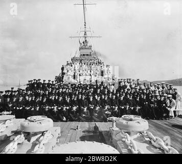 Schiff ' s Firma von HMS Berwick ein Grafschaft-Klasse schweren Kreuzer 3 März 1928 Stockfoto