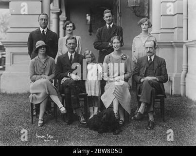 Der Gouverneur von Victoria in seiner offiziellen Residenz. Lord Somers , Gouverneur von Victoria, und Lady Somers mit ihrer kleinen Tochter im Government House . 13. April 1928 Stockfoto