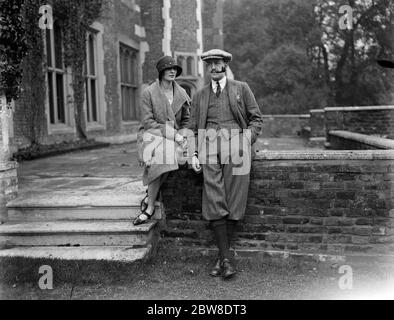 Ein Tudor-Herrenhaus für Sir Stephen Lennard's kanadische Braut. Wickham Court . November 1928 Stockfoto