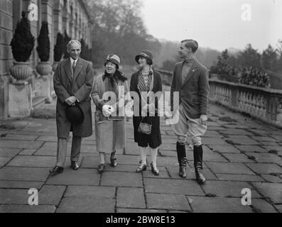 Herr und Frau Henry Ford mit Lady Astor und dem ehrenwerten H W Astor in Cliveden, Buckinghamshire. 14. April 1928 Stockfoto