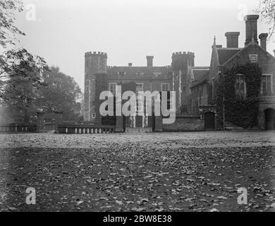 TUDOR Herrenhaus für Sir Stephen Lennard ' s kanadische Braut. Wickham Court, Kent. November 1928 Stockfoto