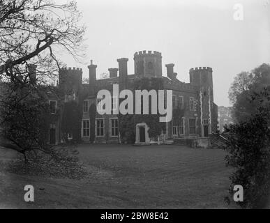 TUDOR Herrenhaus für Sir Stephen Lennard ' s kanadische Braut. Wickham Court, Kent. November 1928 Stockfoto