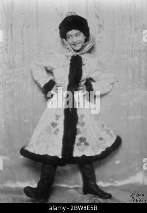 Halten in Erinnerung die malerischen Kostüme der Vorkriegszeit Russland. Entertainer in Paris, um Familie zu unterstützen. Graf Bernard Esders . 27. Januar 1930 Stockfoto