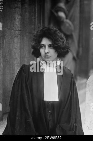 Frauen-Barristers in Mordprozess . Zwei Frauen, die sich im Verfahren gegen Georges Legay im Pariser Gericht von Assize gegenübersahen. Mlle Rospard . Februar 1930 Stockfoto