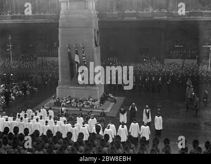 10. Jahrestag des Waffenstillstands . Eine feine allgemeine Ansicht der Szene rund um das Cenotaph in Whitehall während der Großen Stille. 11. November 1928 Stockfoto
