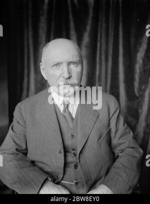 Australische Kriegskünstler malt markante Bild von australischen General, der in zwei Kriegen verwundet wurde. Major General Hon Sir Granville Ryrie posiert für Captain will Langstaffe . 10. April 1930 Stockfoto