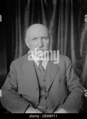 Australische Kriegskünstler malt markante Bild von australischen General, der in zwei Kriegen verwundet wurde. Major General Hon Sir Granville Ryrie posiert für Captain will Langstaffe . 10. April 1930 Stockfoto