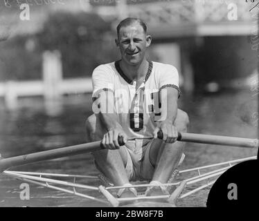 R Pearce von der Leander Rowing Club of Canada , der am Dienstag für die Diamond Sculls am Fluss beliebt ist . 30 Juni 1931 Stockfoto