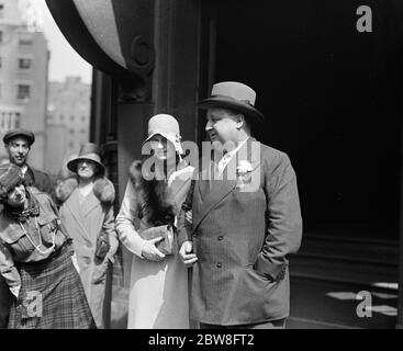 Hochzeit des bekannten Königs ' s Counsel . Sir Henry Curtis Bennett, die bekannte KC war verheiratet in Prince ' s Row, Register Office, Miss Lilian Mary Jefferies von Knightsbridge. Die Braut und der Bräutigam. Bis 15. August 1929 Stockfoto