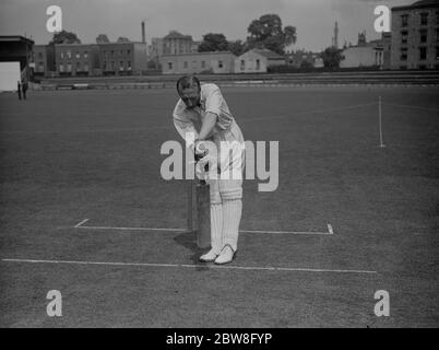 D R Jardine, der Surrey Kapitän, im Oval. Die richtige Art des Spielens zu veranschaulichen. 10 Juni 1932 Stockfoto