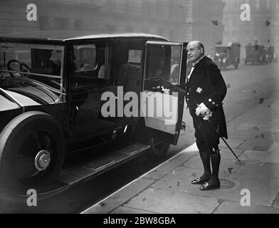 Der König hält einen Deich am Buckingham Palace. Lord Wakefield verlassen für den Levee . 27 März 1930 Stockfoto