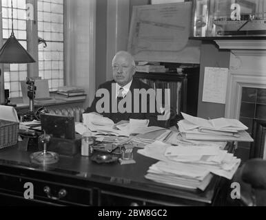 Neues Foto von Menschen, die die große Waterloo Bridge Aufgabe ausführen wird. Herr Frederick Palmer, der Ingenieur ausgewählt, um die Arbeit der Wiederaufbereitung Waterloo Bridge überwachen, fotografiert in seinem Londoner Büro am Mittwochmorgen. Er ist 70 Jahre alt. Er war verantwortlich für die Montreal Terminus Entwicklung für Canadian National Railways. 23. Oktober 1929 Stockfoto