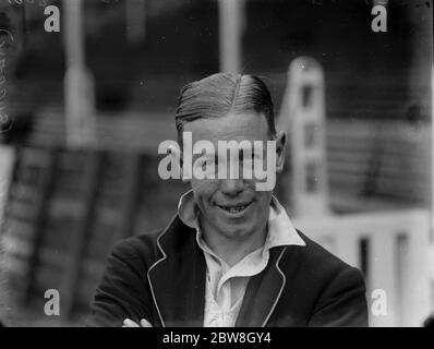Surrey County Cricket Club Spieler. Whitfield . 22. April 1933 Stockfoto
