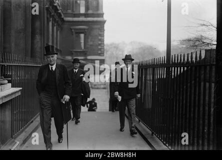 Montag 's wichtige Kabinettsitzung . Sir John Simon Ankunft in Downing Street . April 1933 Stockfoto