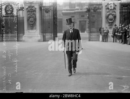 König hält Geburtstag ehrt Investitur am Buckingham Palace . Knights Bachelor, Herr Arthur Denman, Clerk von Assize South Eastern Circuit. 13 Juni 1930 Stockfoto