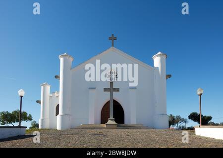 Weiße Kirche in Mina de Sao Domingos Alentejo, Portugal Stockfoto