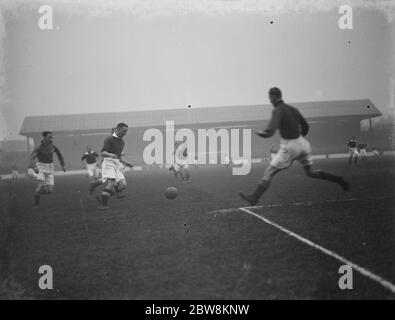 Charlton Athletic Fußballverein gegen Leeds United Fußballverein . Gefahr in der Box . 22. Januar 1938 Stockfoto